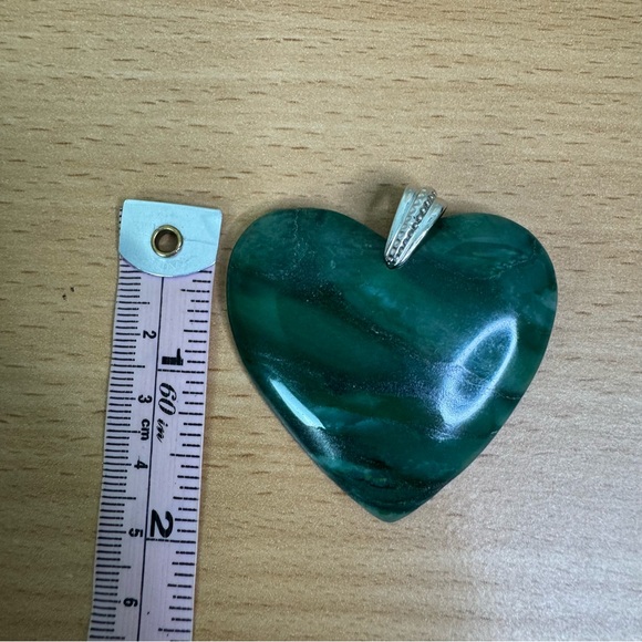 Green Quartz Heart Pendant - Picture 2 of 5